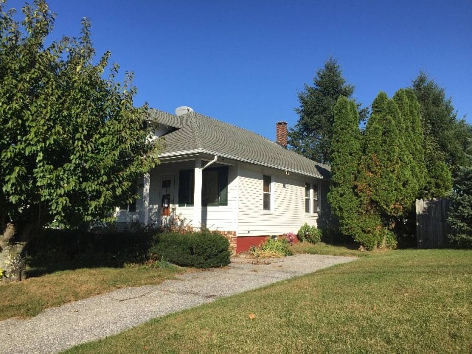 2nd image of 119 N Main St