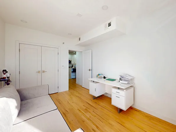 1940 Bergen Avenue image 23 of 42