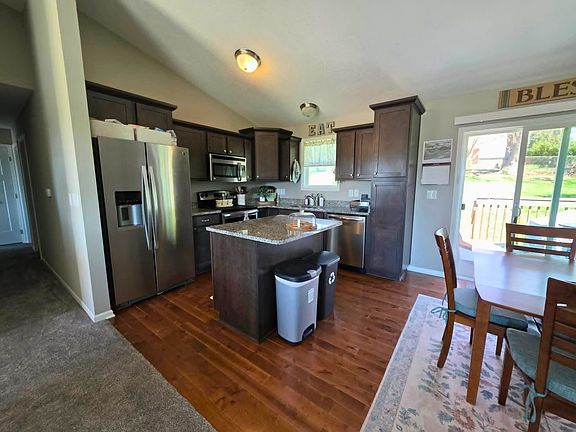 3rd image of 106 Rolling Vista Pl
