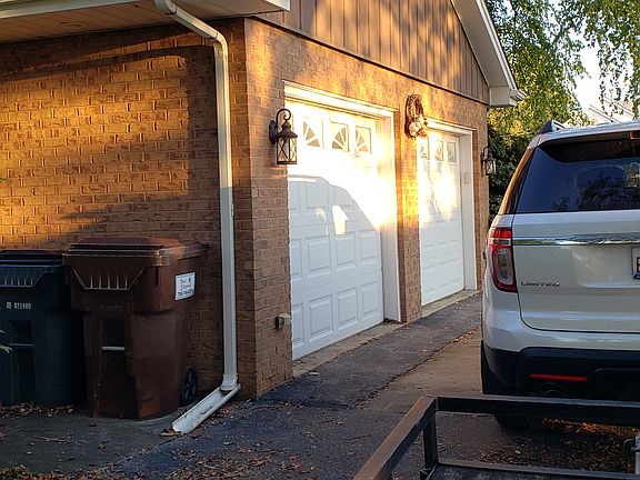 2.5 attached car garage