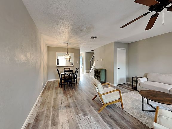 2nd image of 7318 Kingswood Cir