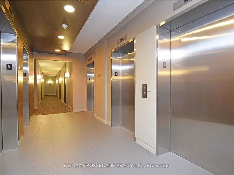 135 Village Green Sq #3326 — Photo 4