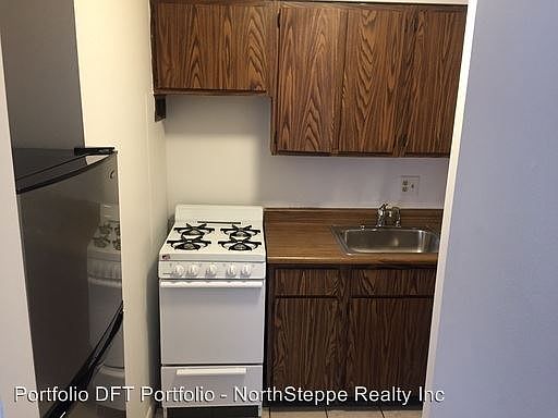 4th image of 1751 Summit St APT C