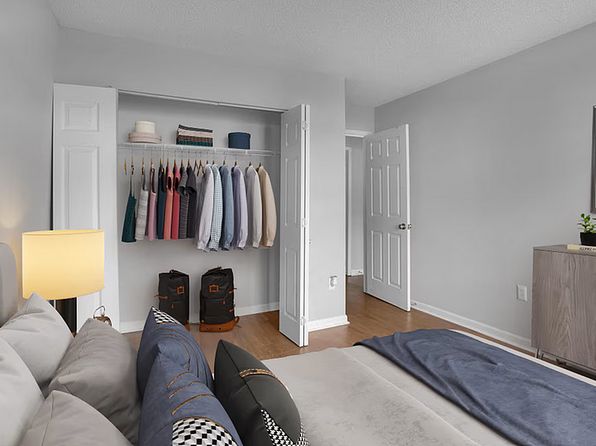 575 Riverside Pkwy #819