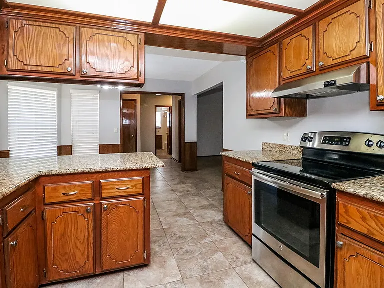 12913 S Drexel Ave — Photo 9
