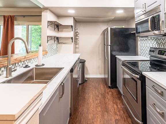 5th image of 502 E Avenue J APT A