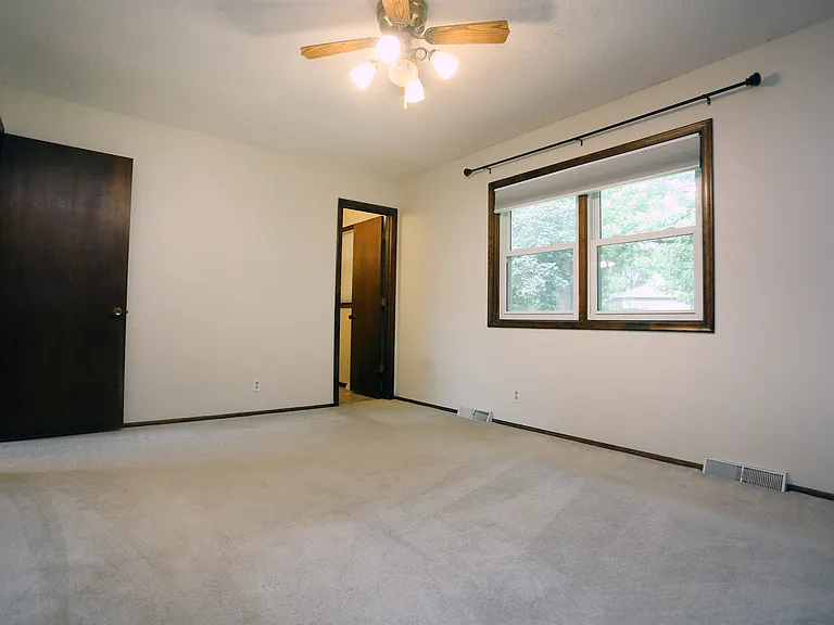 6734 S 73rd Ave — Photo 33