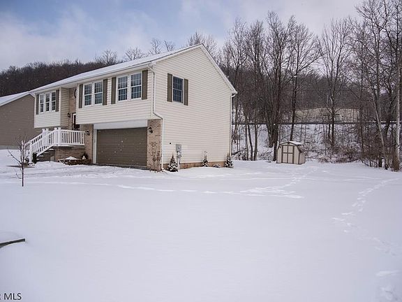 2nd image of 120 Aspen Ln