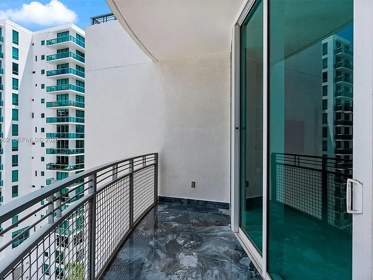 350 NE 24th St #1107 — Photo 4