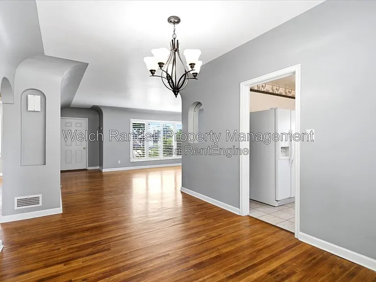 425 E Center St — Photo 6