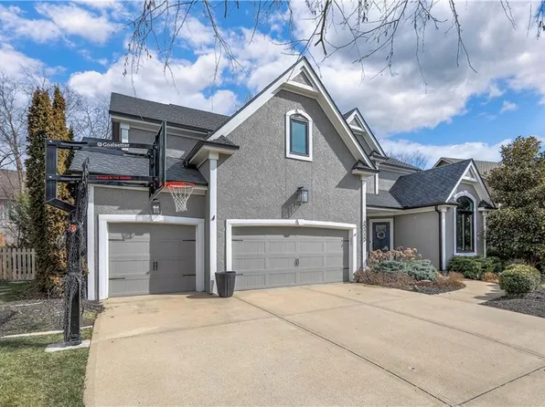 13113 Ballentine St, Overland Park, KS 66213
