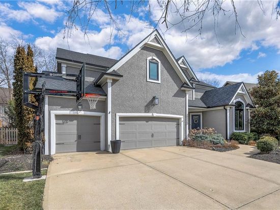 13113 Ballentine St, Overland Park, KS 66213