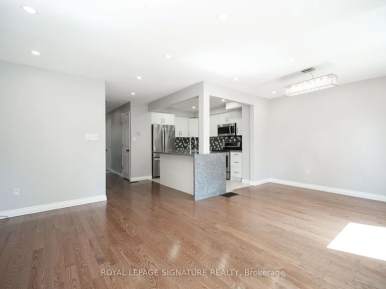 447 Ontario St N — Photo 9
