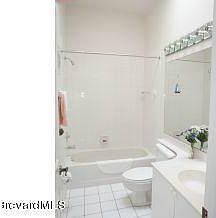 4th image of 875 Oakwood Dr