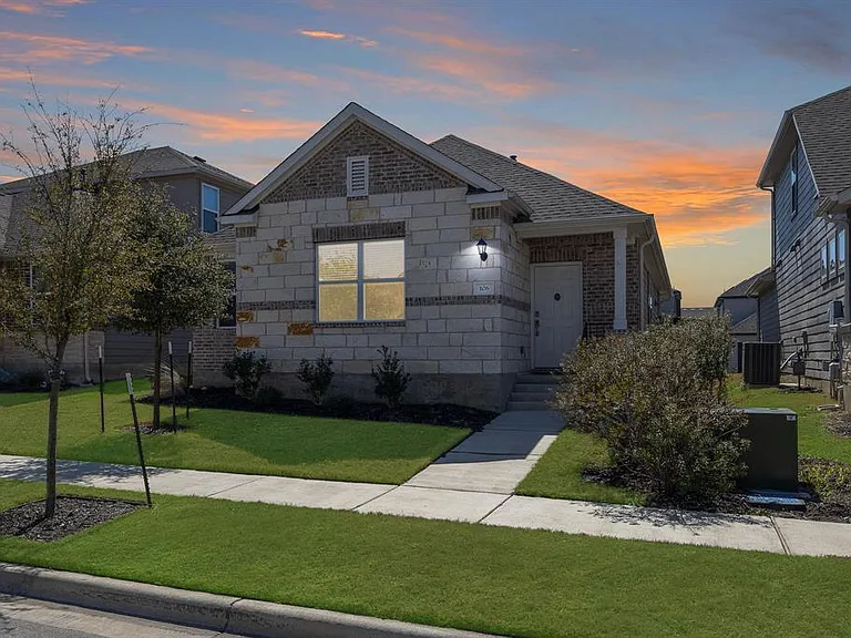 106 Gracie Way — Photo 1