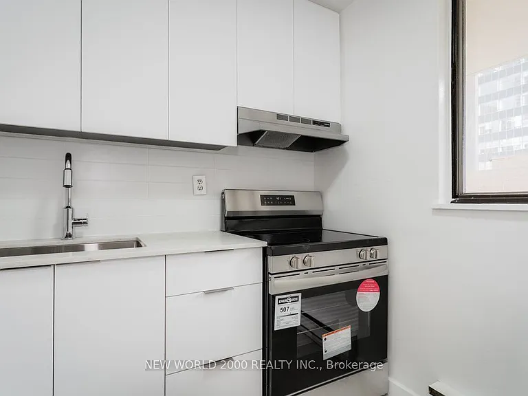 101 Roehampton Ave #1901 — Photo 7