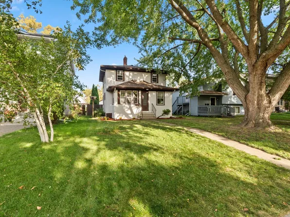 1724 Malvern St, Lauderdale, MN 55113