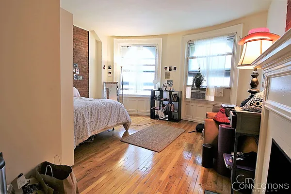 Rented by City Connections Realty | media 44