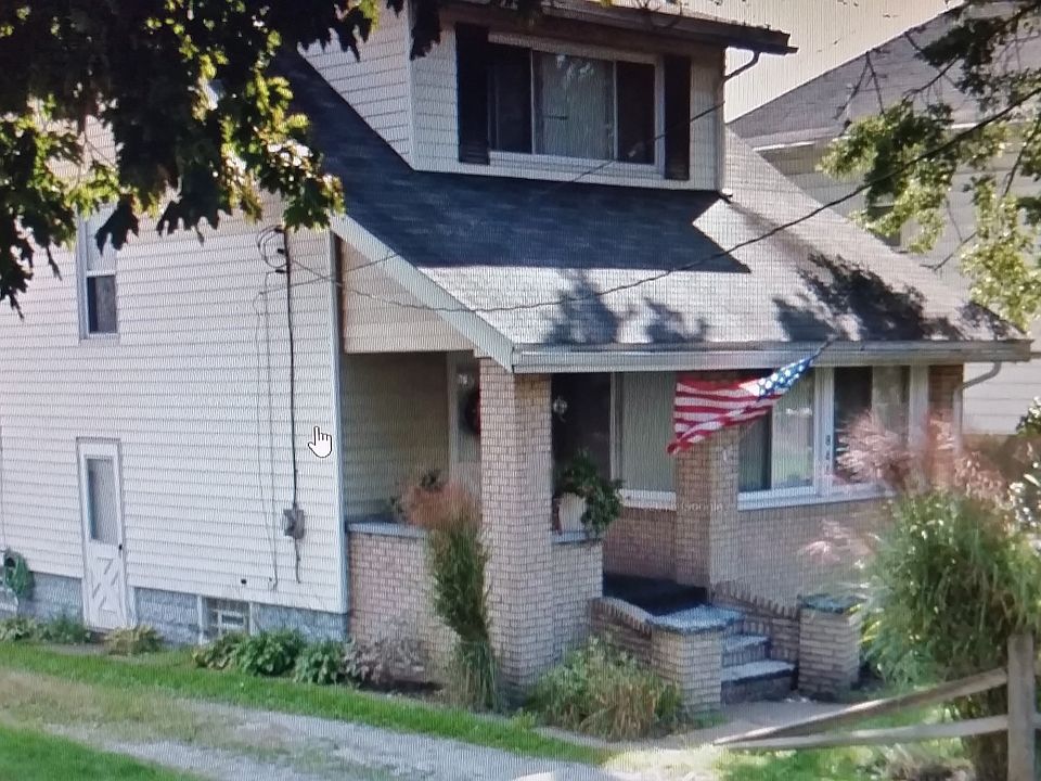 1st image of 844 9th St NE