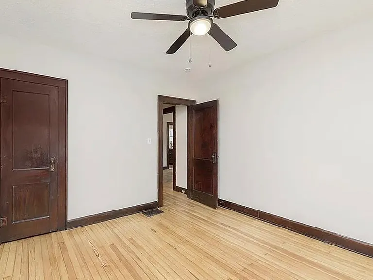 1435 W 28th St — Photo 10