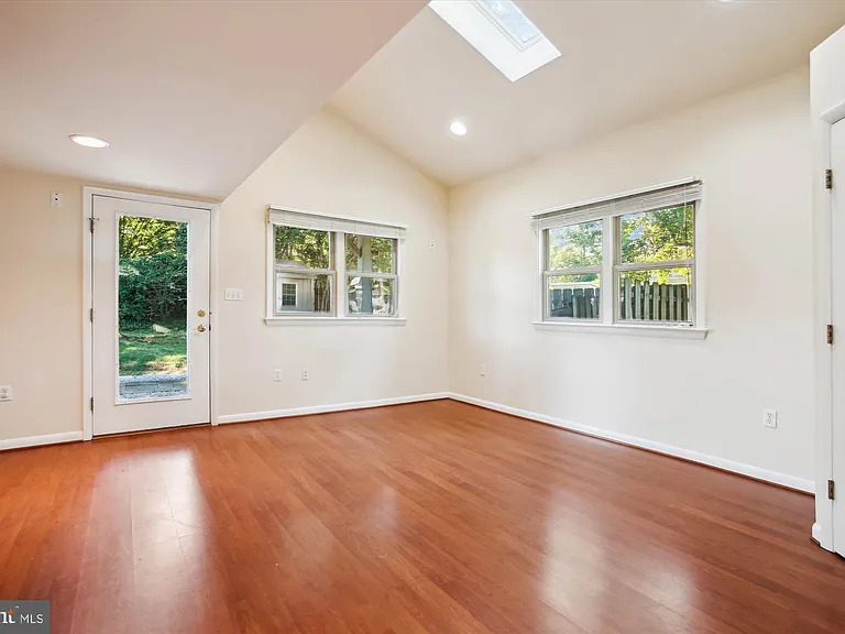 8509 Cyrus Pl — Photo 13