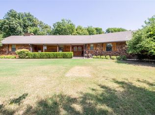 935 N Woodview Dr, Skiatook, OK 74070