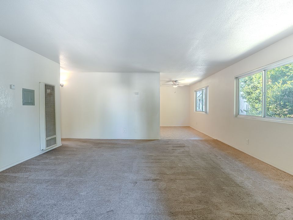 Nice large and bright living room
