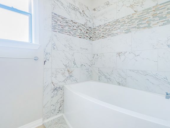 5th image of 2104 Frontera St
