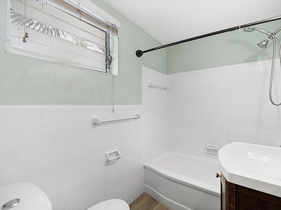 4th image of 7609 Carlyle Ave