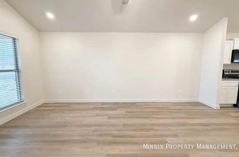 2161 Langford Ave — Photo 6