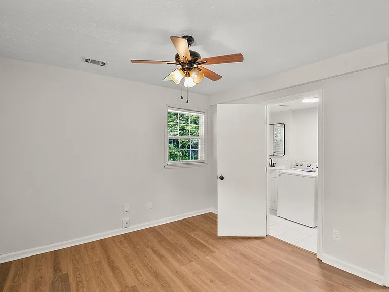 1399 Lockwood Dr SW — Photo 14