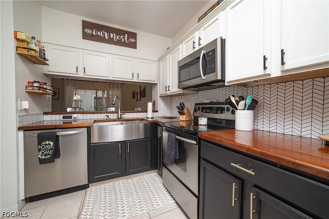 2 bed, 2.5 bath, 1028 sqft, $1,600 — Photo 4