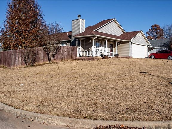 4th image of 1120 Ruby Dr