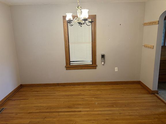 4th image of 131 S 4th Ave