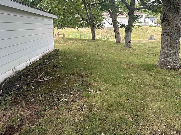 3rd image of 49 Arbor Dr