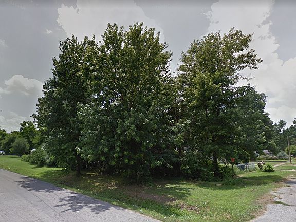 3rd image of 1900 Hearn St