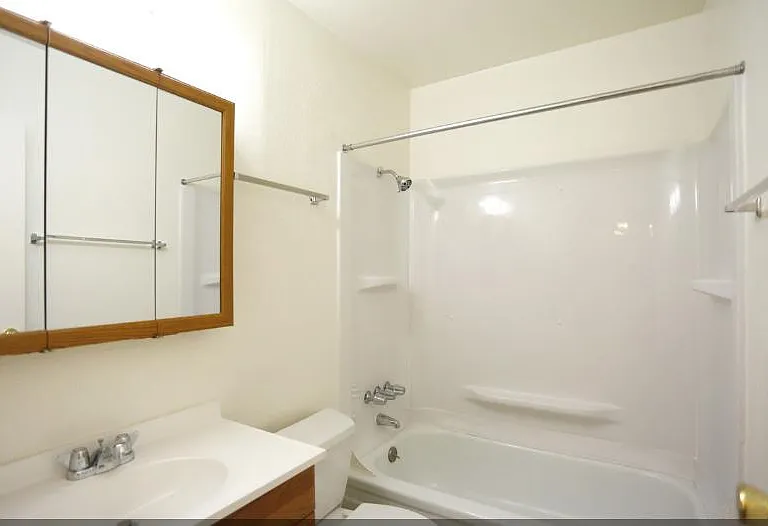 Flatirons Park Apartments — Photo 13