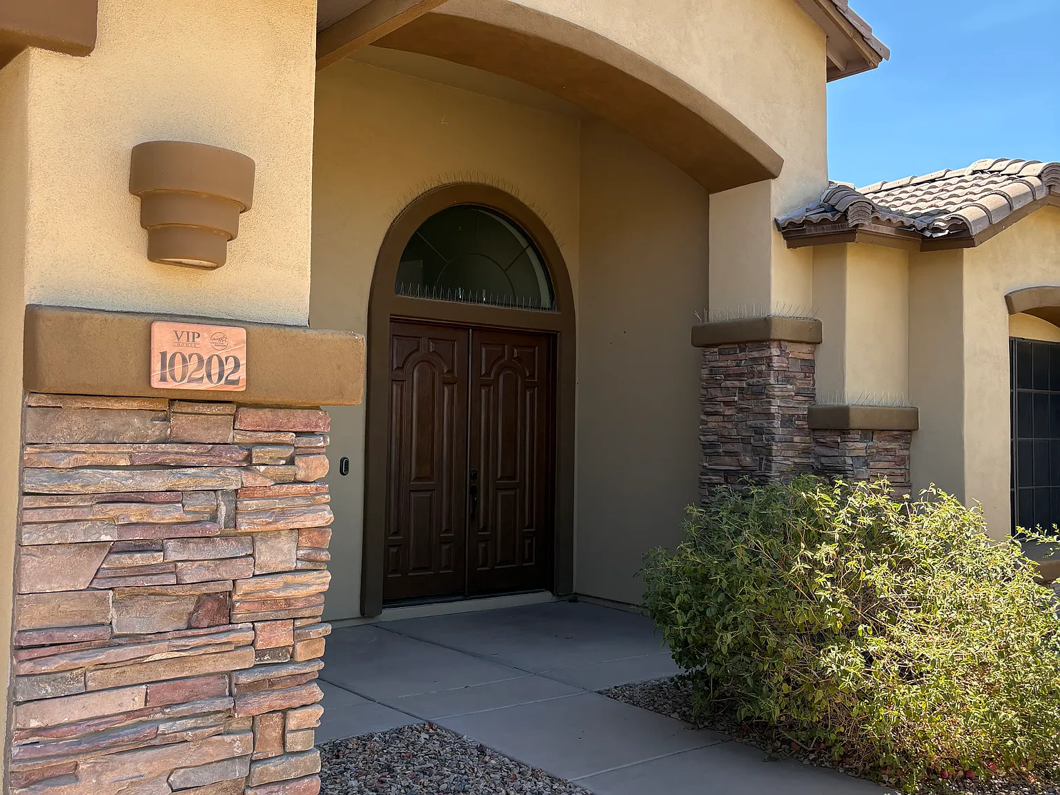 4 bed, 3290 sqft, $2,800 — Photo 2