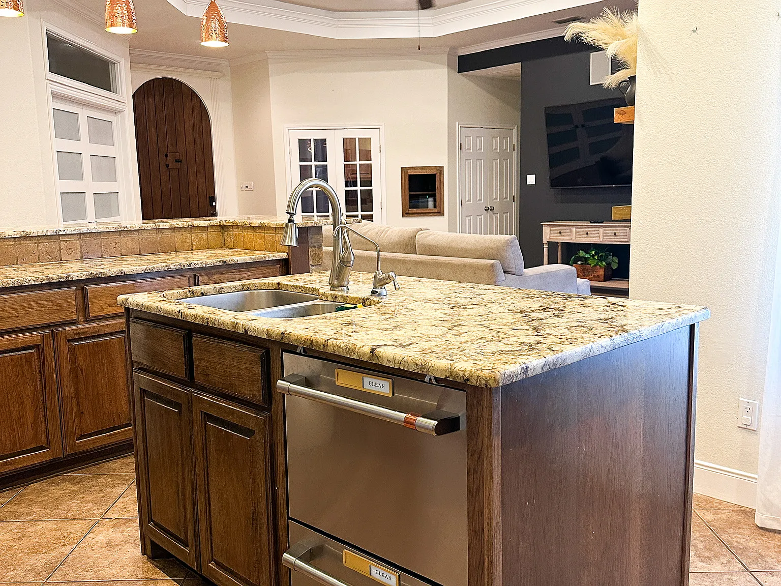 6 bed, 2800 sqft, $5,995 — Photo 4