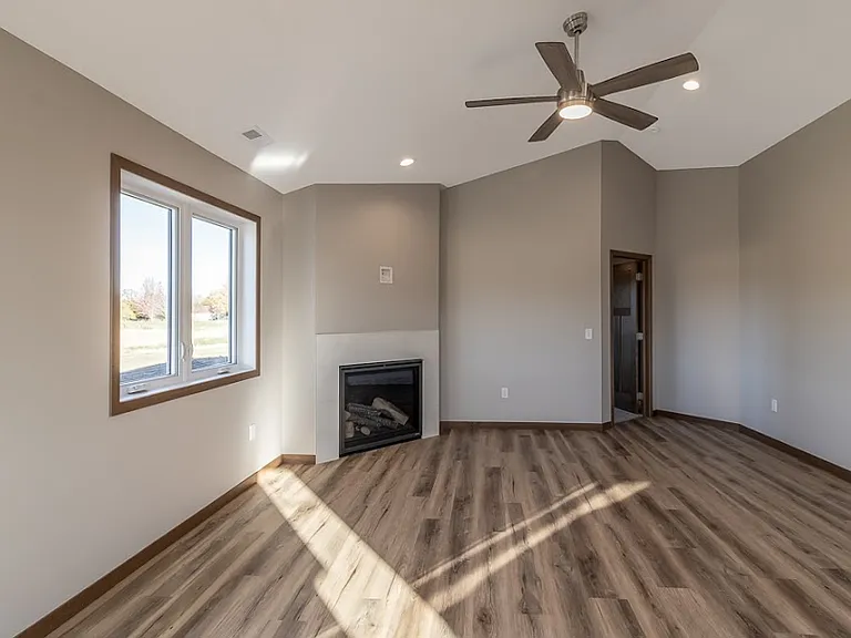 649 Luiken St — Photo 4