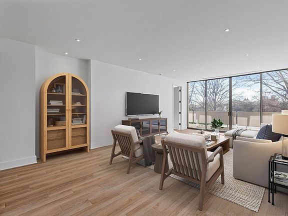 4th image of 2575 Peachtree Rd NE #6G