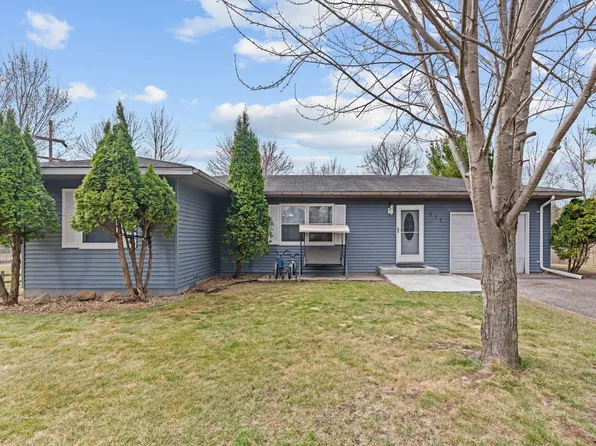 811 Page St SW, Isanti, MN 55040