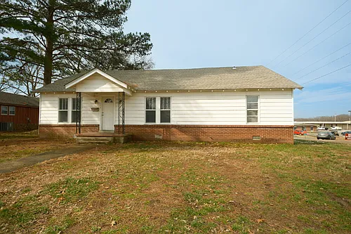 114 Carlton St Photo 1