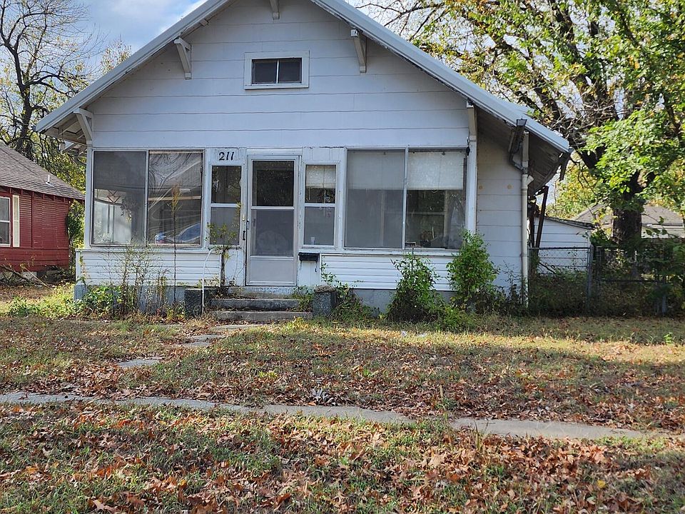 2nd image of 211 G St NE