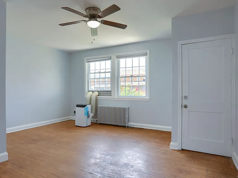 1323 N Kenwood Ave — Photo 8