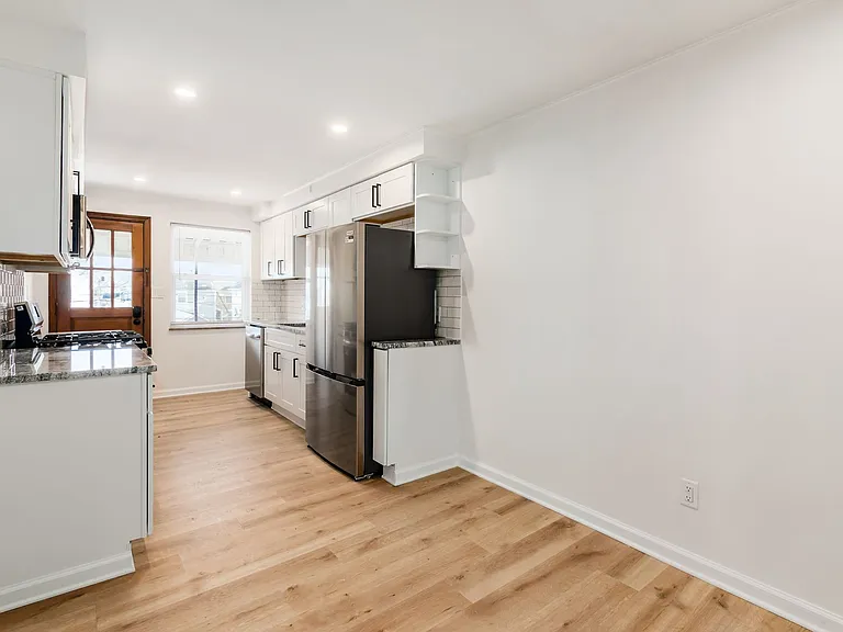 42 N Westgate Ave #D — Photo 5