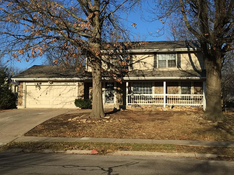 1025 S Clairborne Rd — Photo 1