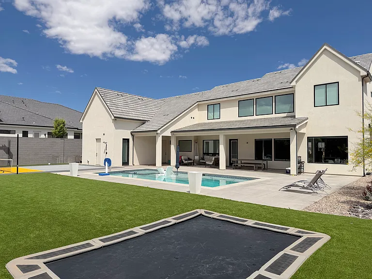 3364 E Ezra Dr — Photo 3