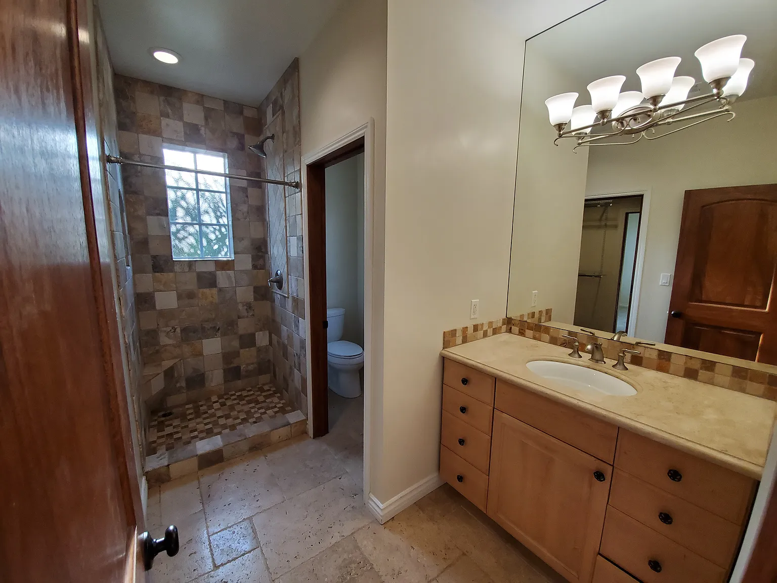 6 bed, 3.5 bath, 2965 sqft, $1,195 — Photo 3