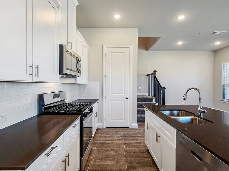 6298 Blythe Dr — Photo 9